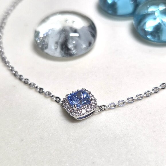 Authentic Swarovski Blue & Clear Crystal Sliding Bracelet Minimalist Solitaire - Picture 6 of 7